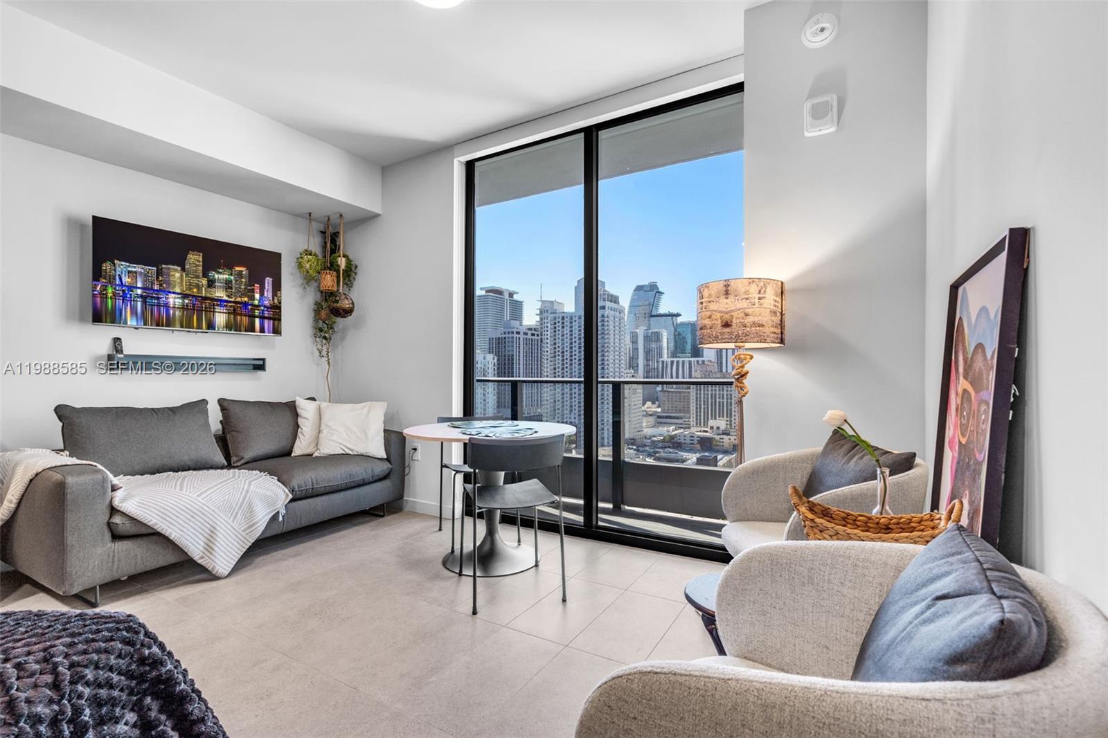 121 NE 5th St #2304 Miami, FL 33132