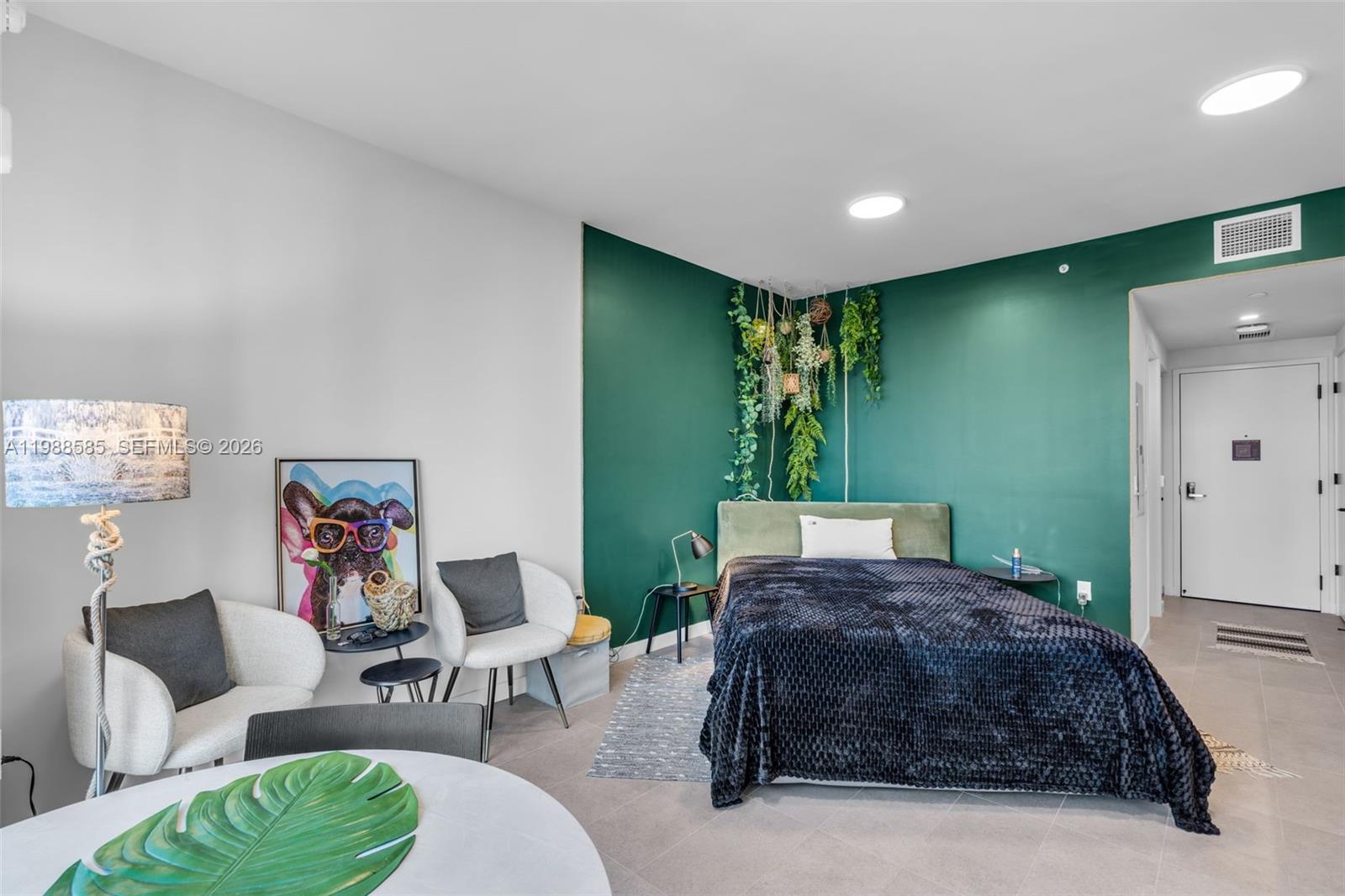 121 NE 5th St #2304 Miami, FL 33132