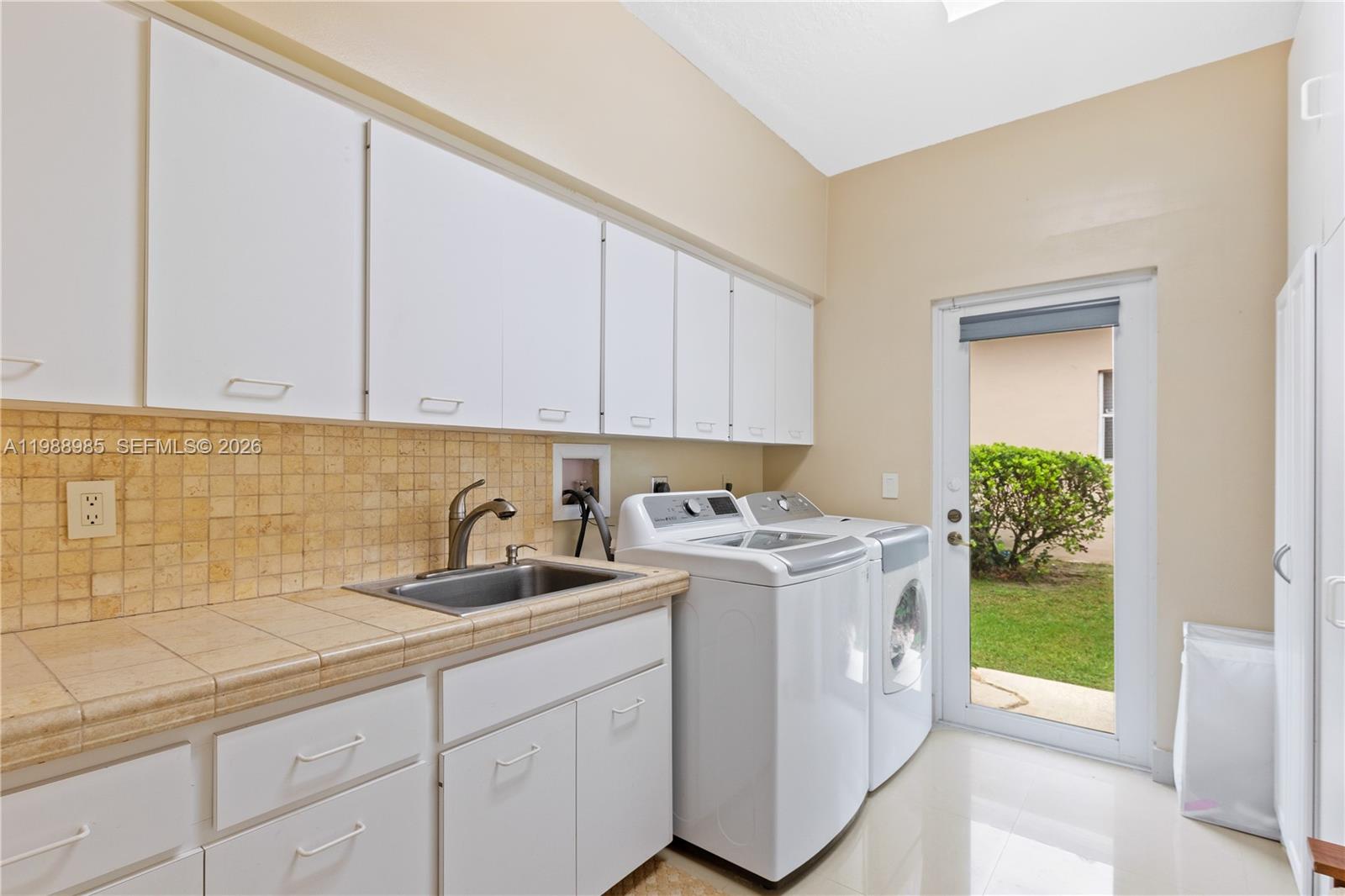 10091 NW 7th St Plantation, FL 33324