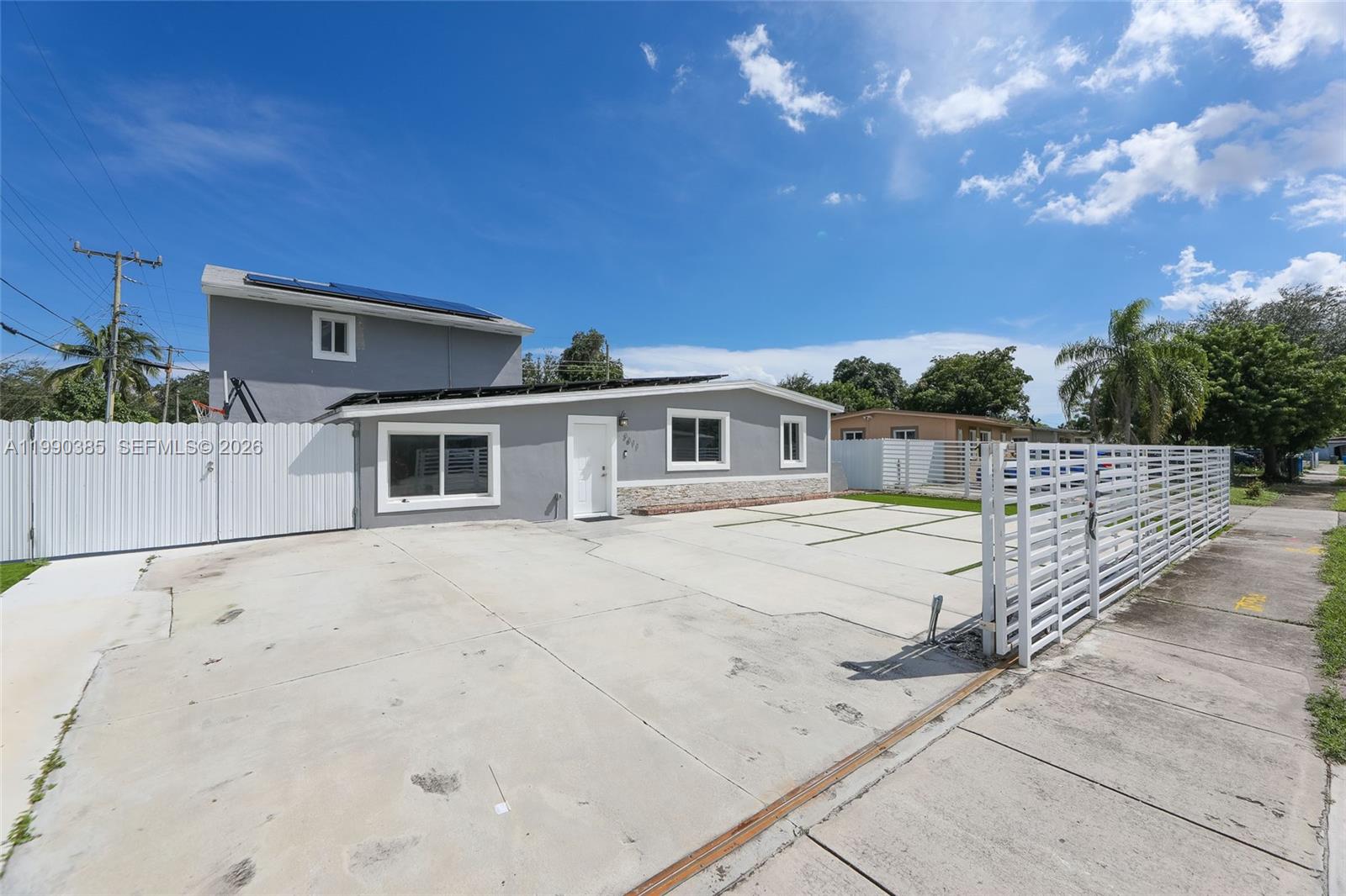 3811 SW 47th Ave West Park, FL 33023