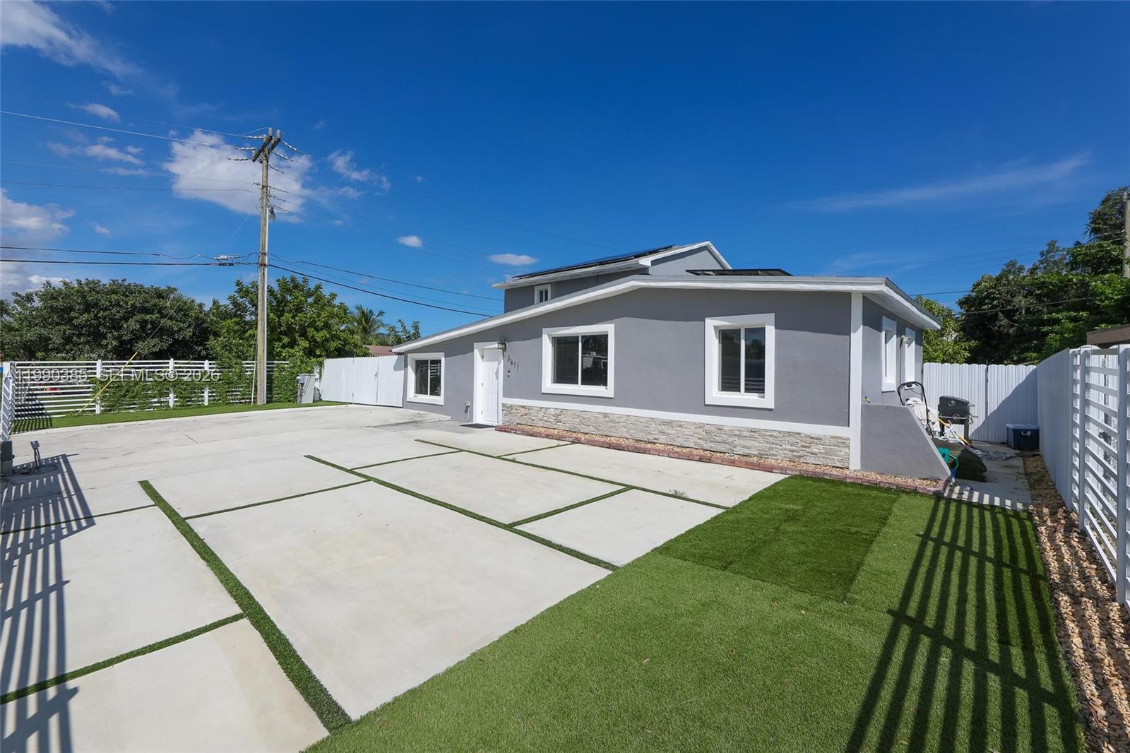 3811 SW 47th Ave West Park, FL 33023