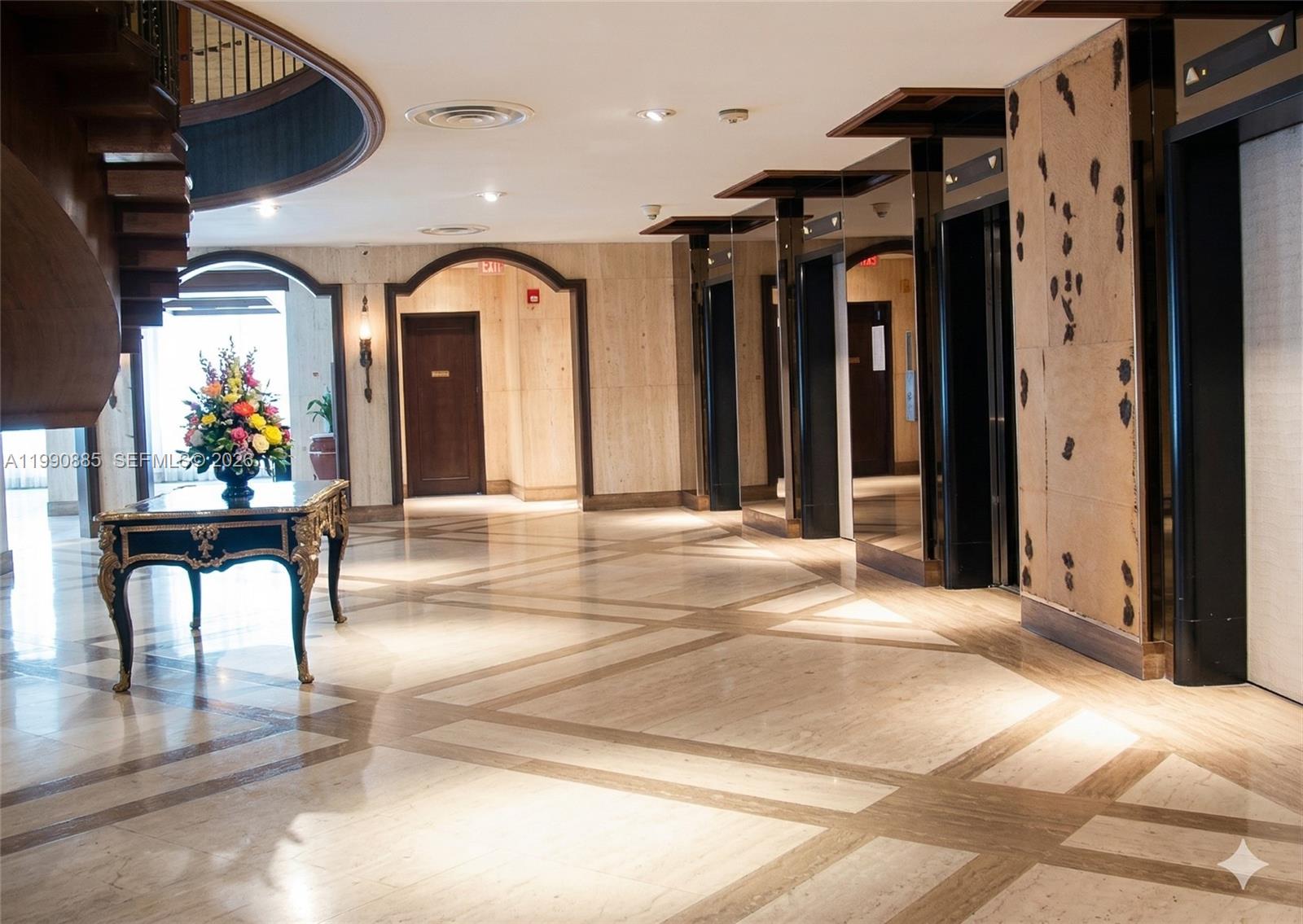 6039 Collins Ave #PH10 Miami Beach, FL 33140