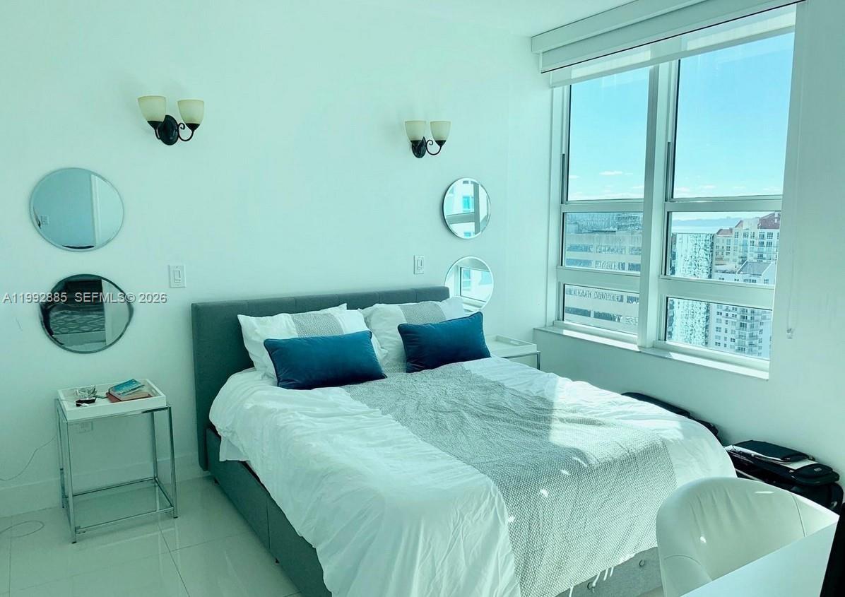 950 Brickell Bay Dr #3807 Miami, FL 33131