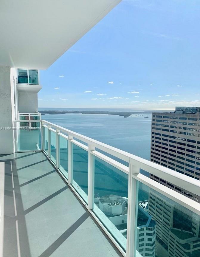 950 Brickell Bay Dr #3807 Miami, FL 33131