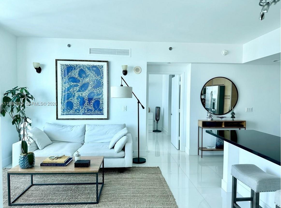 950 Brickell Bay Dr #3807 Miami, FL 33131