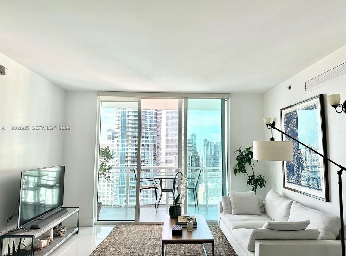 950 Brickell Bay Dr #3807 Miami, FL 33131
