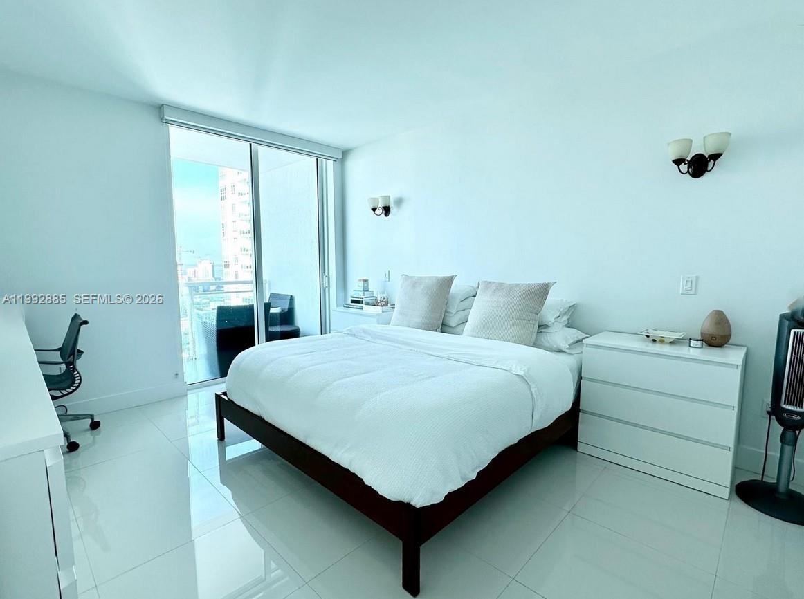 950 Brickell Bay Dr #3807 Miami, FL 33131