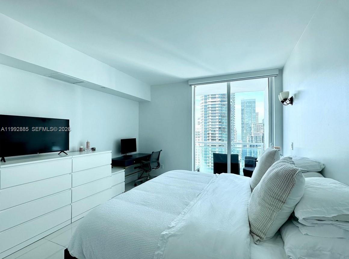 950 Brickell Bay Dr #3807 Miami, FL 33131