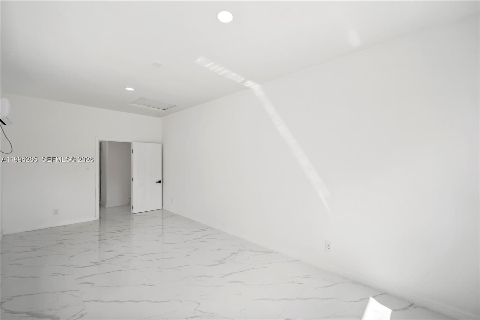 5635 Pierce St Hollywood, FL 33021