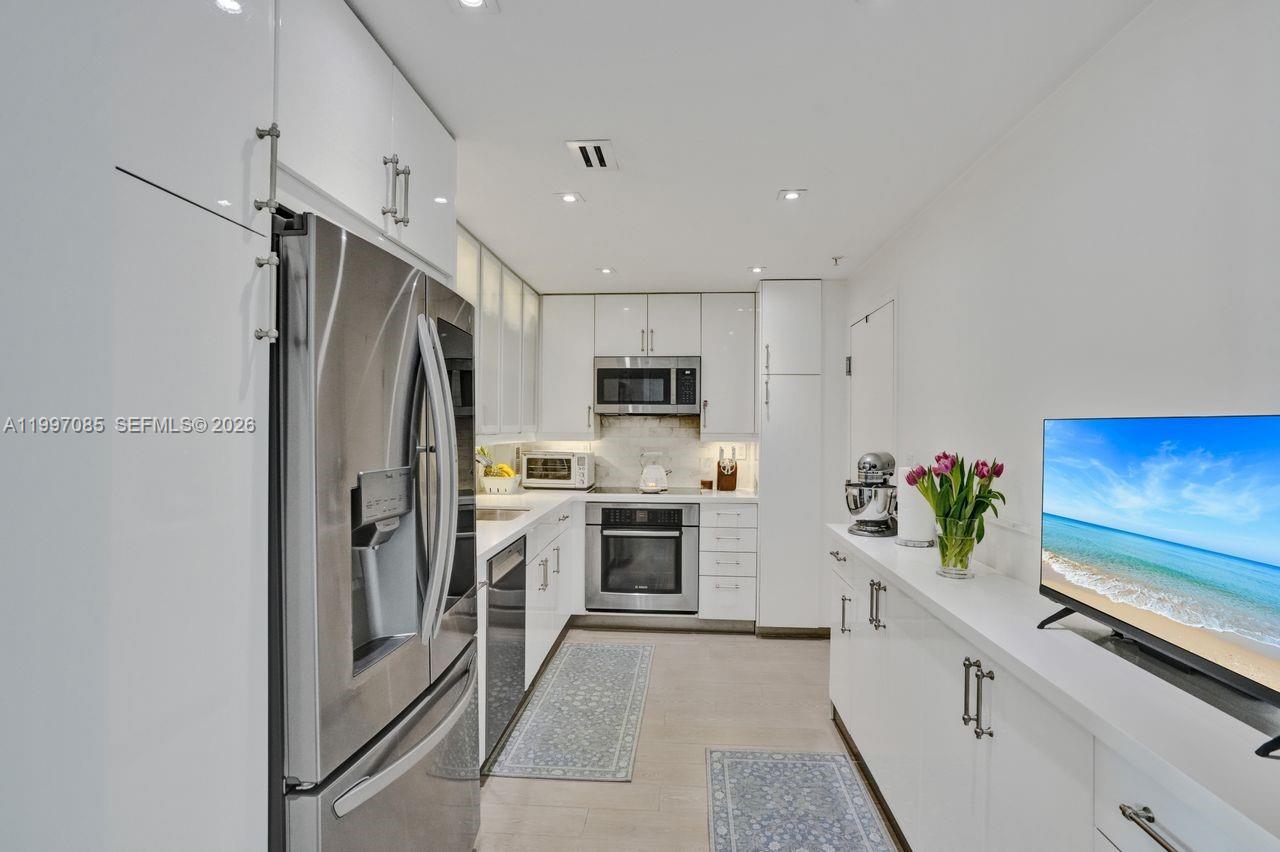 90 Edgewater Dr #625