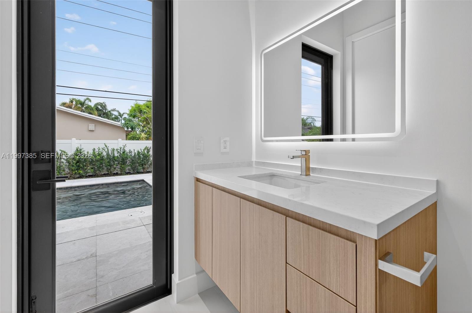 2757 NE 34th St Fort Lauderdale, FL 33306