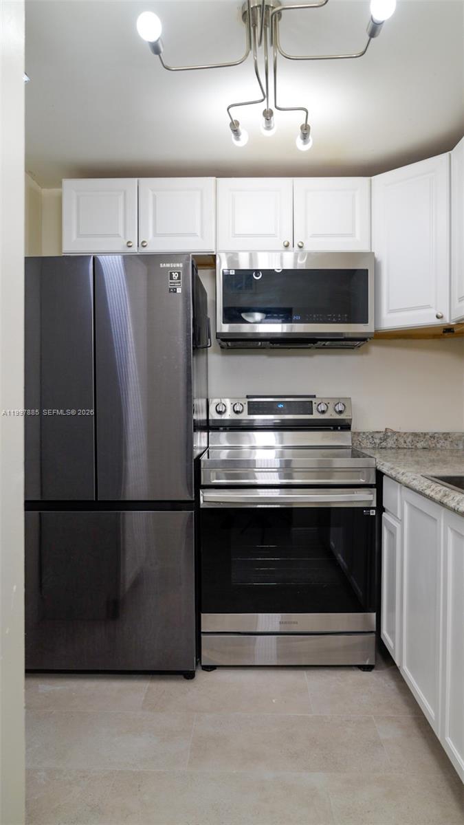 2935 NE 163rd St #4T