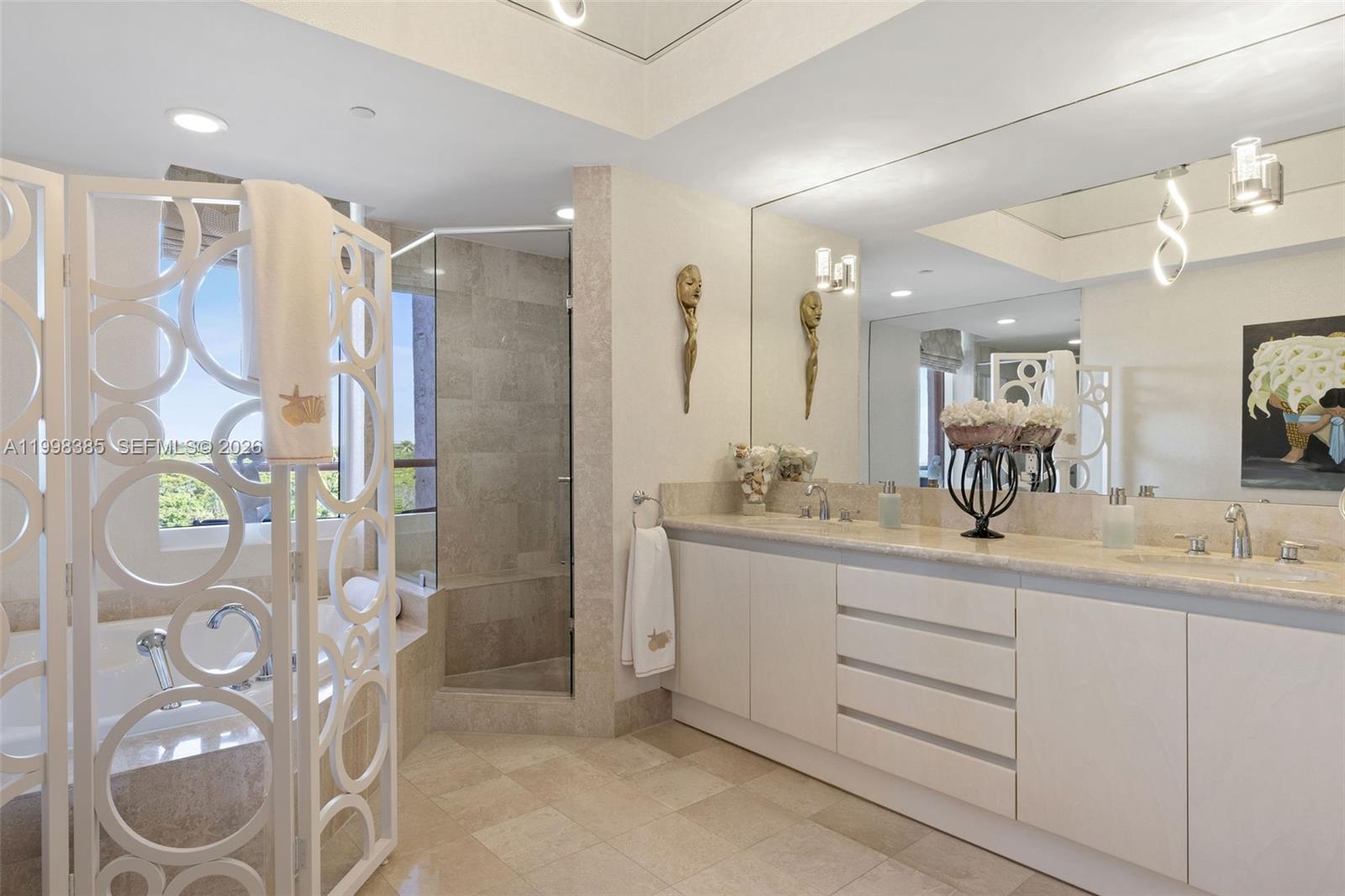 10 Edgewater Dr #7G Coral Gables, FL 33133