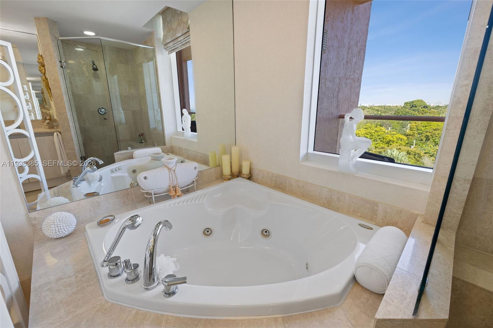 10 Edgewater Dr #7G Coral Gables, FL 33133