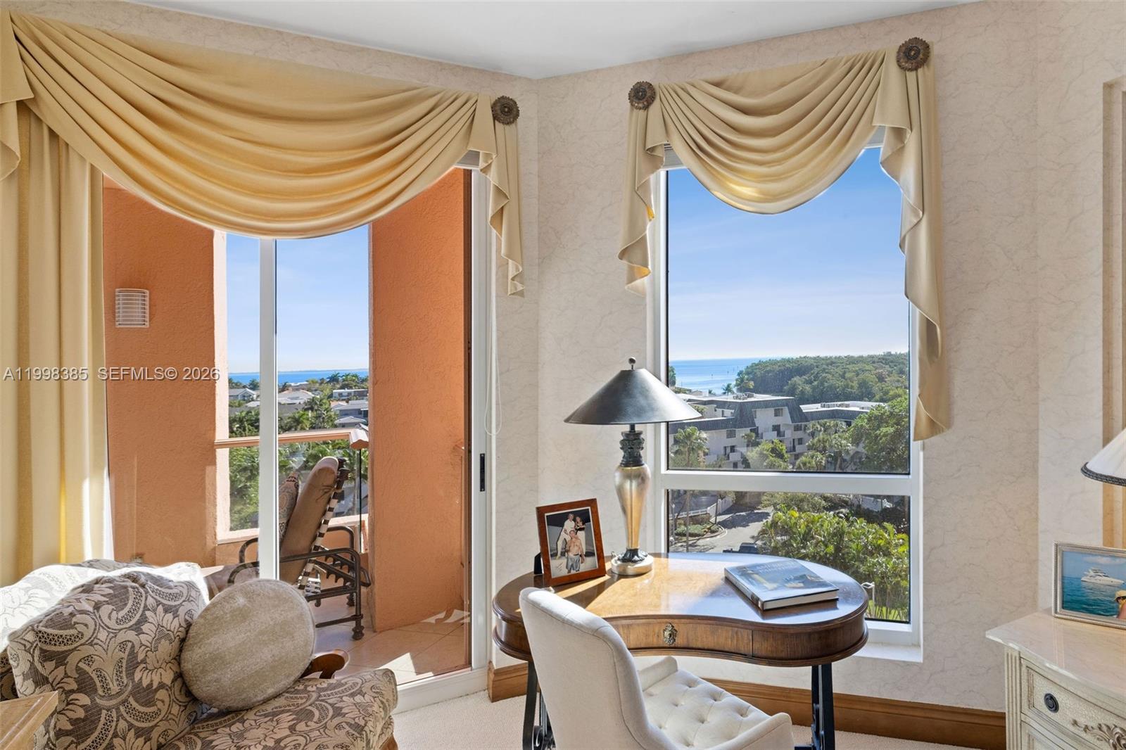 10 Edgewater Dr #7G Coral Gables, FL 33133