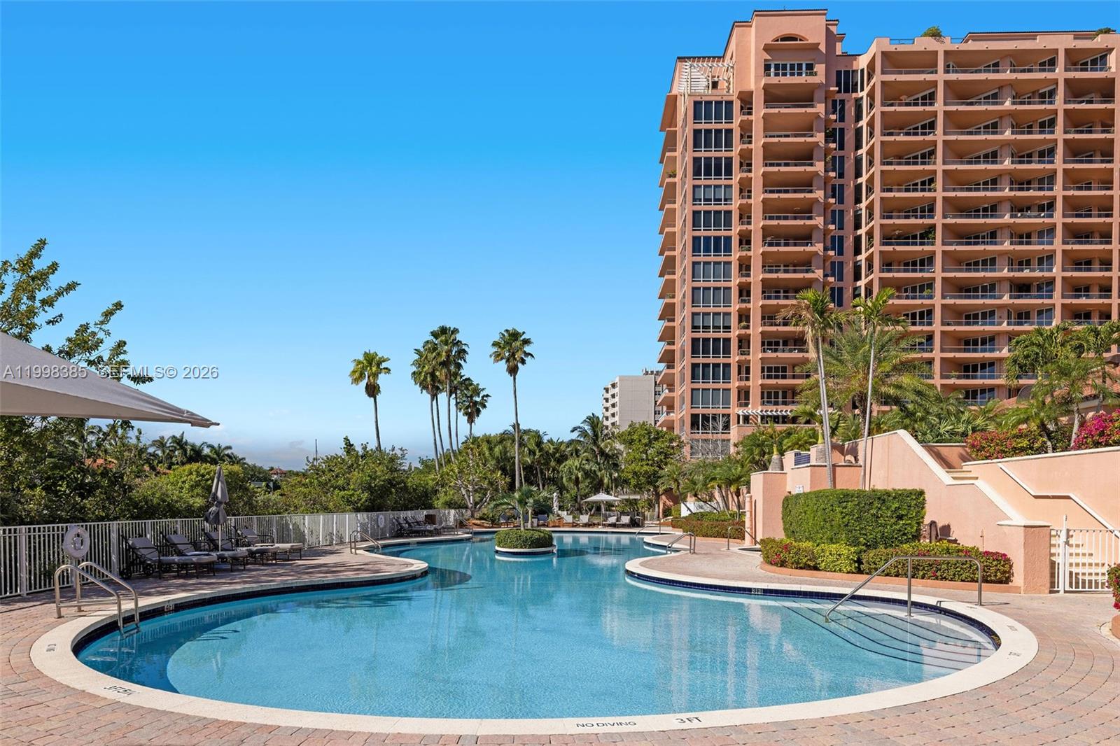 10 Edgewater Dr #7G Coral Gables, FL 33133