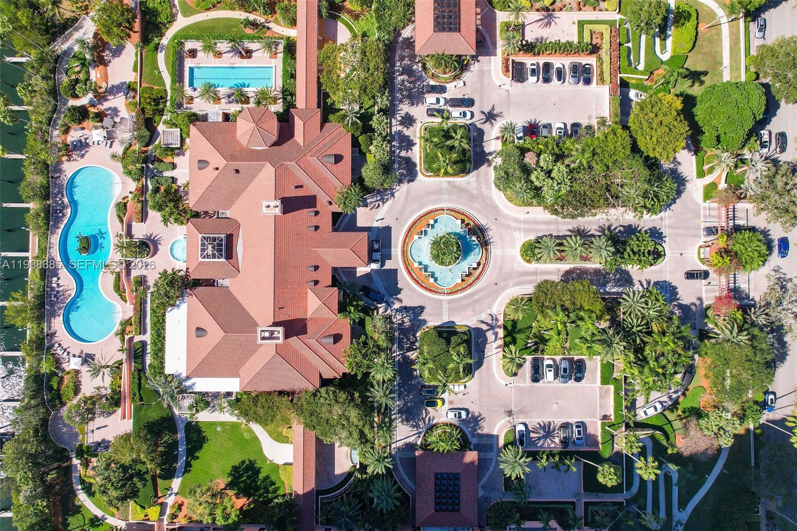 10 Edgewater Dr #7G Coral Gables, FL 33133