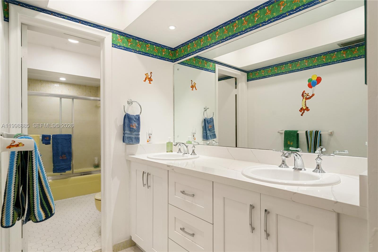 11490 SW 72nd Ct Pinecrest, FL 33156