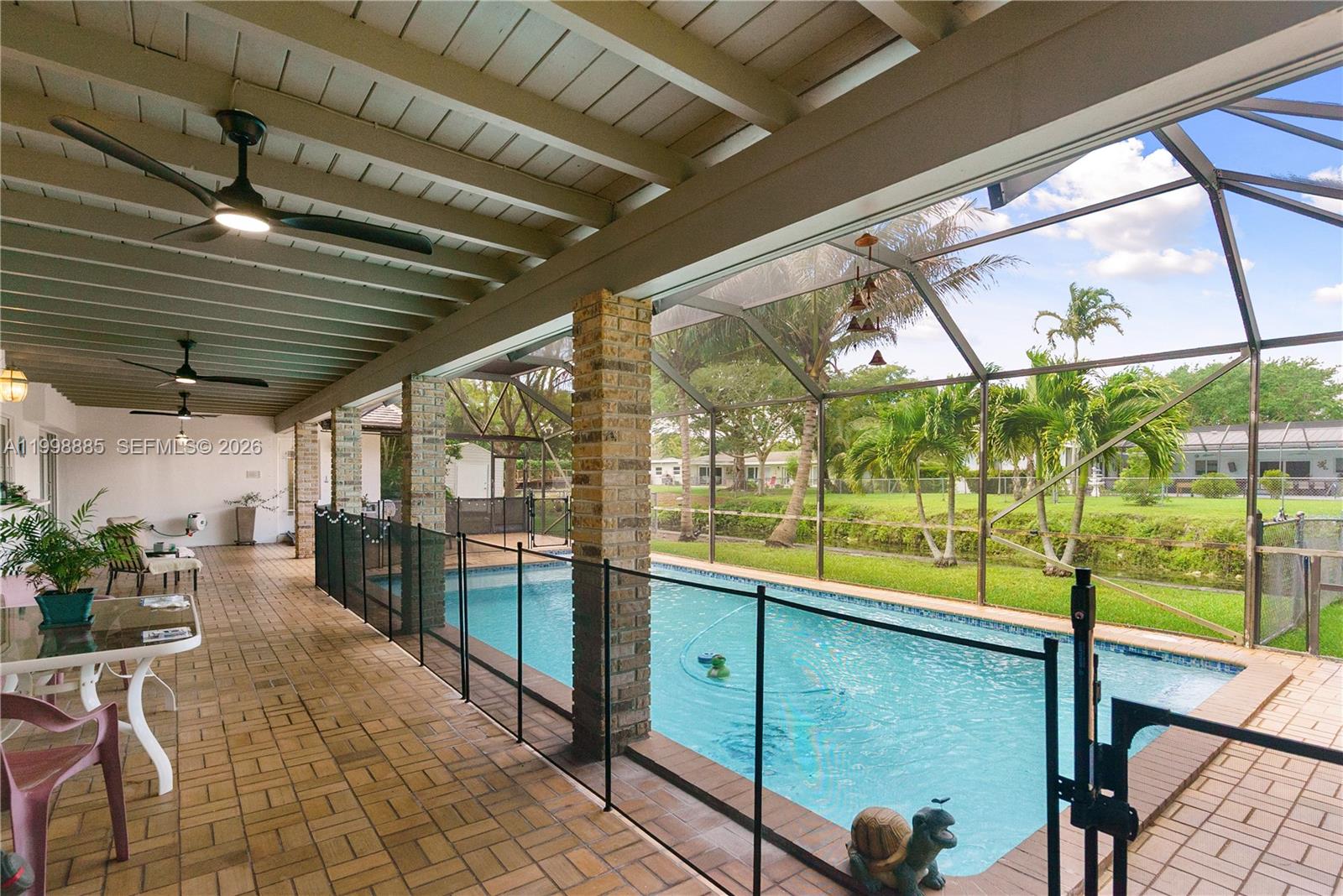 11490 SW 72nd Ct Pinecrest, FL 33156