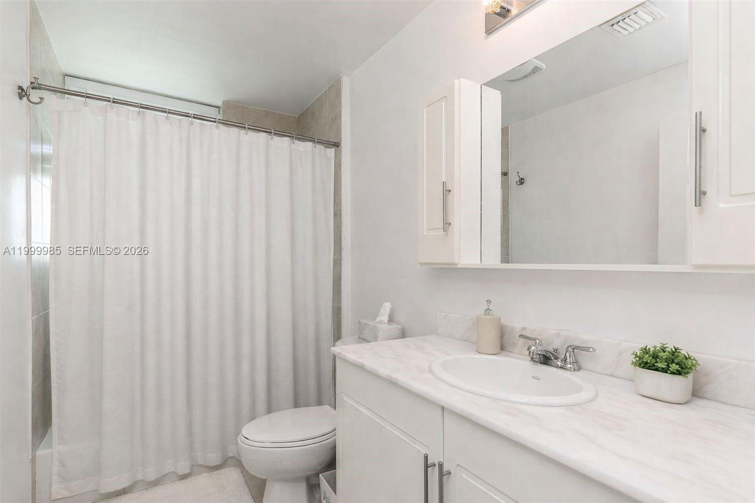 image 1800 Biscayne Plaza4