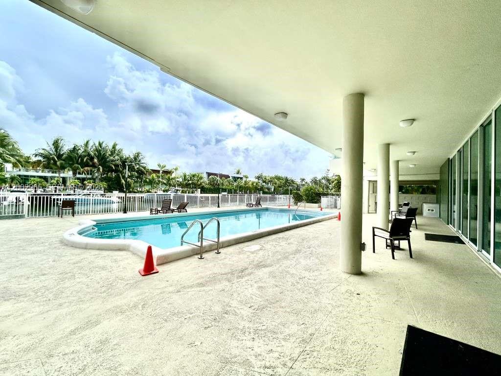 9500 W Bay Hbr Dr #2G Bay Harbor Islands, FL 33154