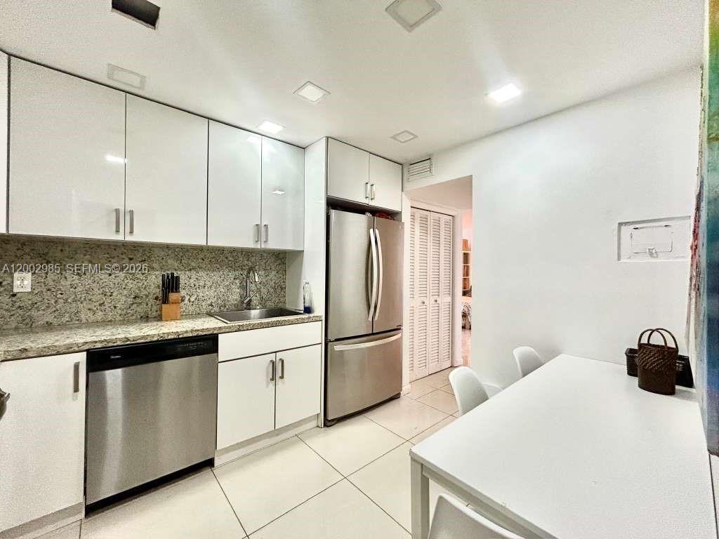 9500 W Bay Hbr Dr #2G Bay Harbor Islands, FL 33154