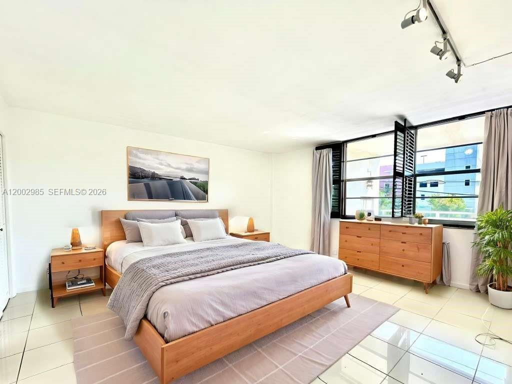 9500 W Bay Hbr Dr #2G Bay Harbor Islands, FL 33154