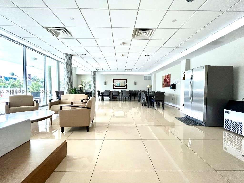 9500 W Bay Hbr Dr #2G Bay Harbor Islands, FL 33154