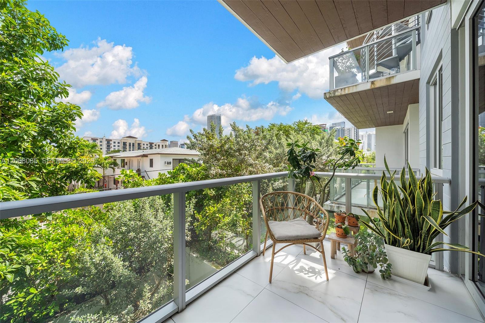 545 SW 11th St #208 Miami, FL 33129