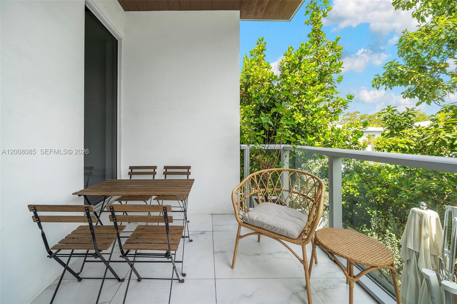 545 SW 11th St #208 Miami, FL 33129