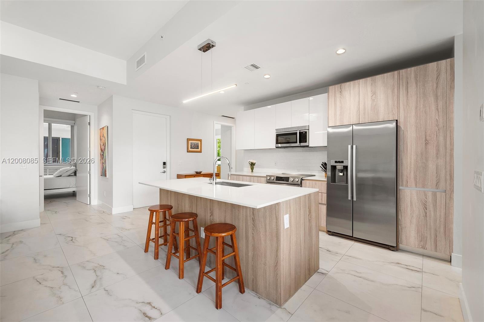545 SW 11th St #208 Miami, FL 33129