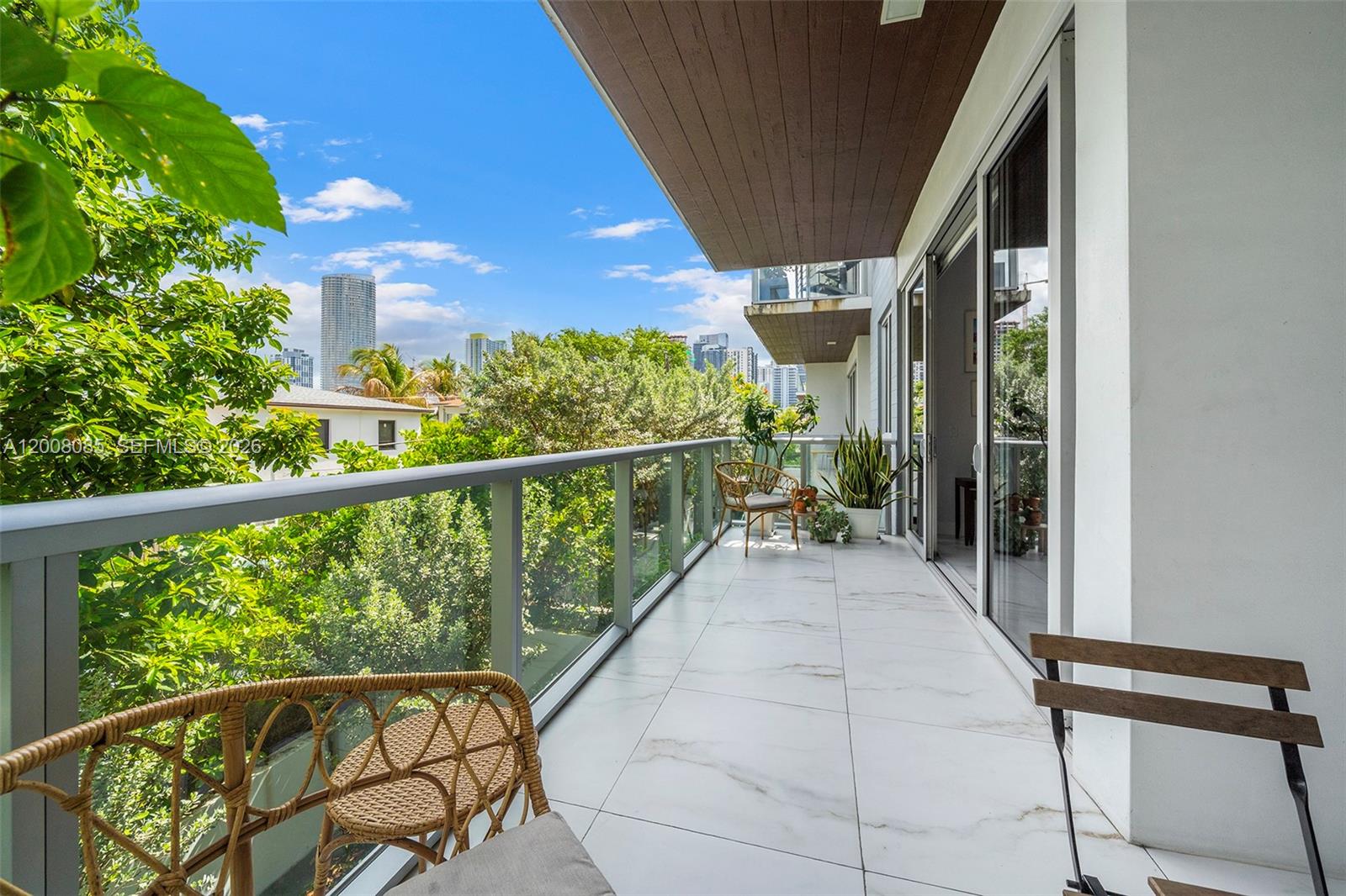 545 SW 11th St #208 Miami, FL 33129