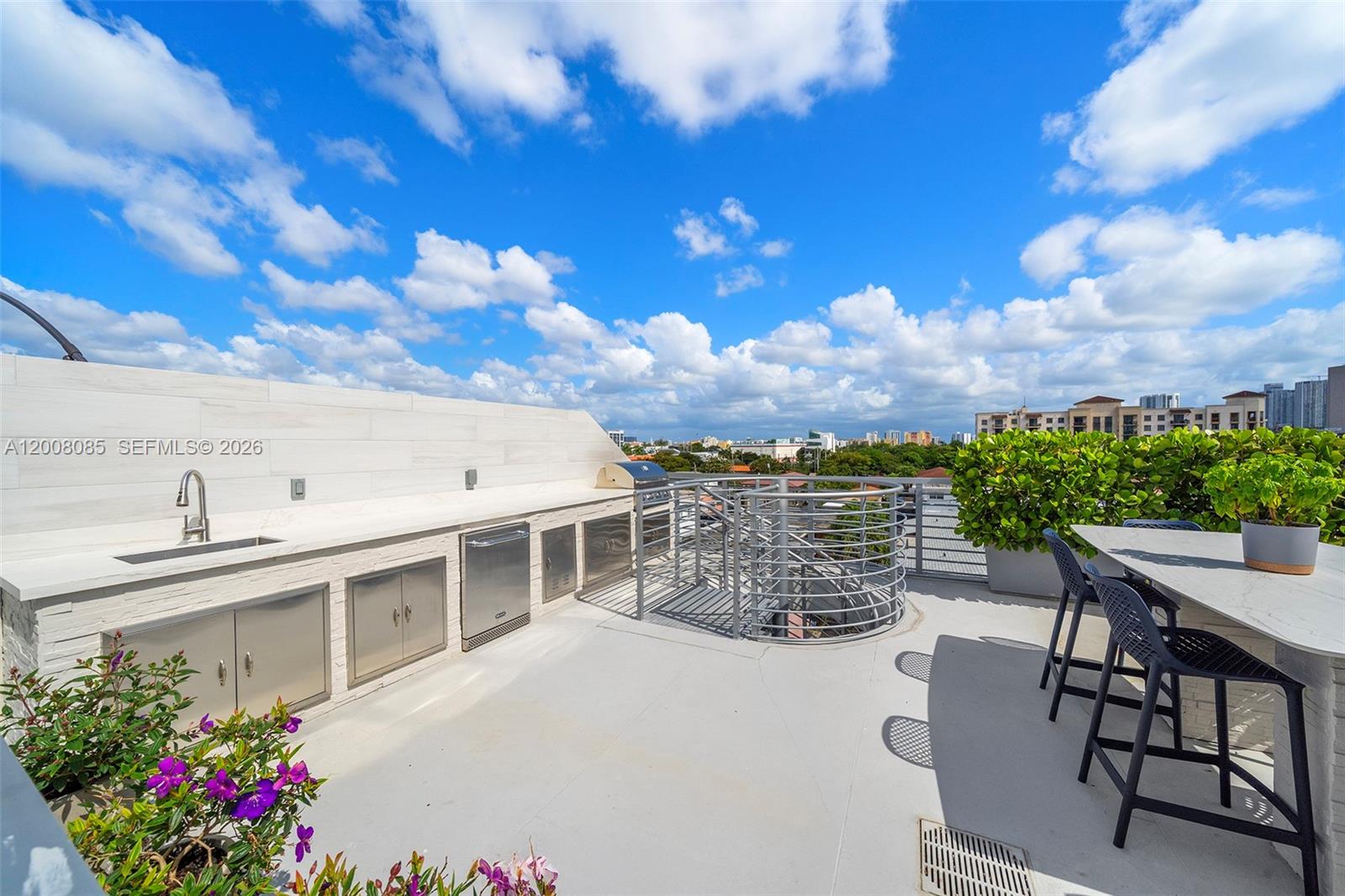 545 SW 11th St #208 Miami, FL 33129
