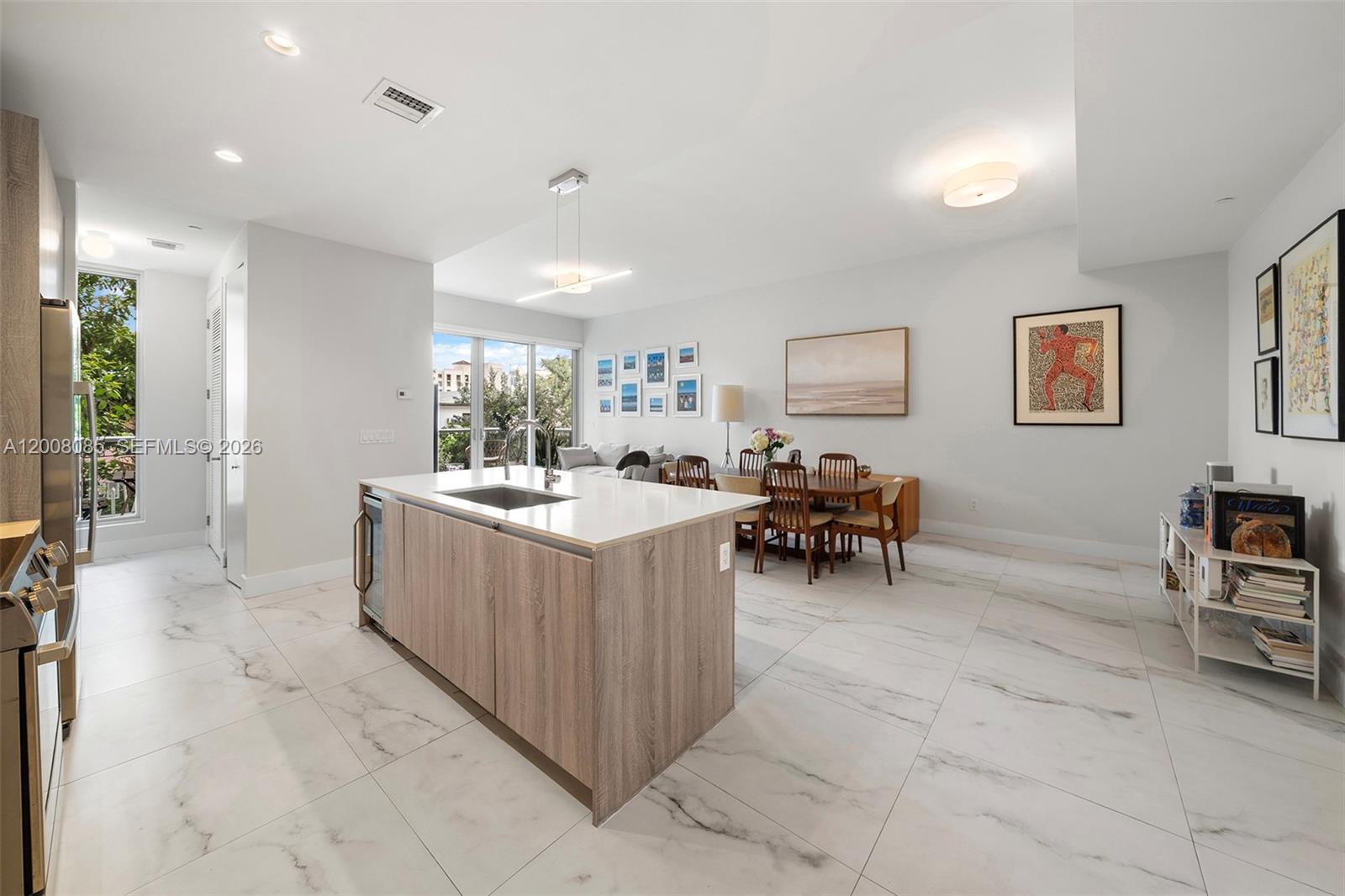 545 SW 11th St #208 Miami, FL 33129