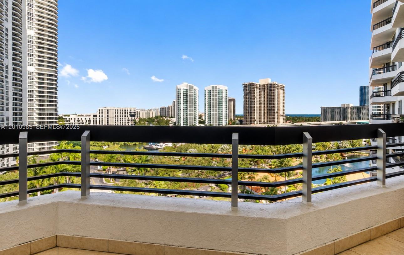 3600 Mystic Pointe Dr #1209