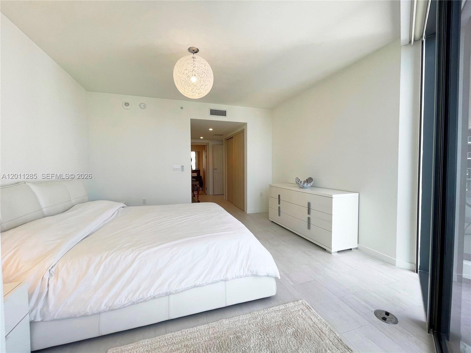 1000 Brickell Plz #4301 Miami, FL 33131
