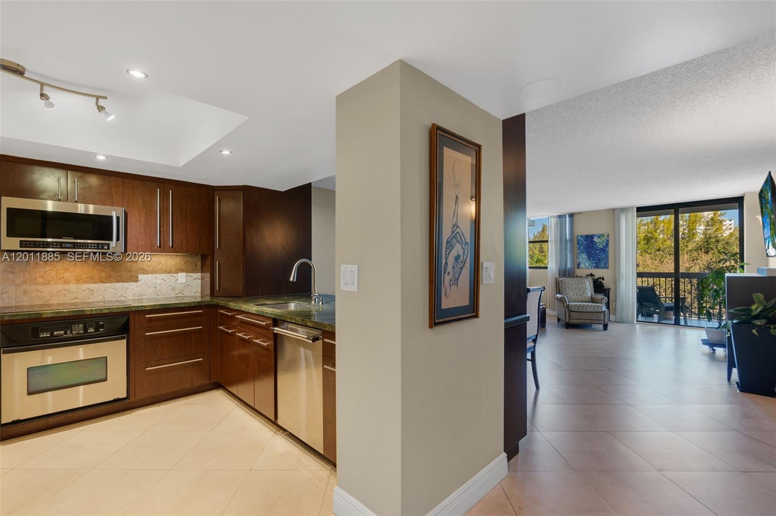 2900 NE 14th St Cswy #402