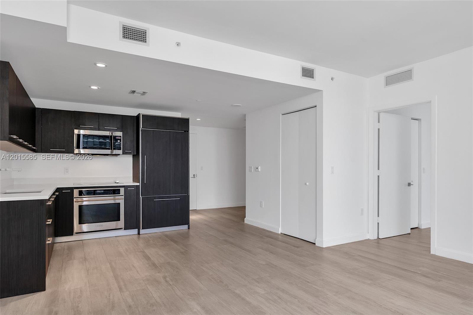 image Brickell Heights East13