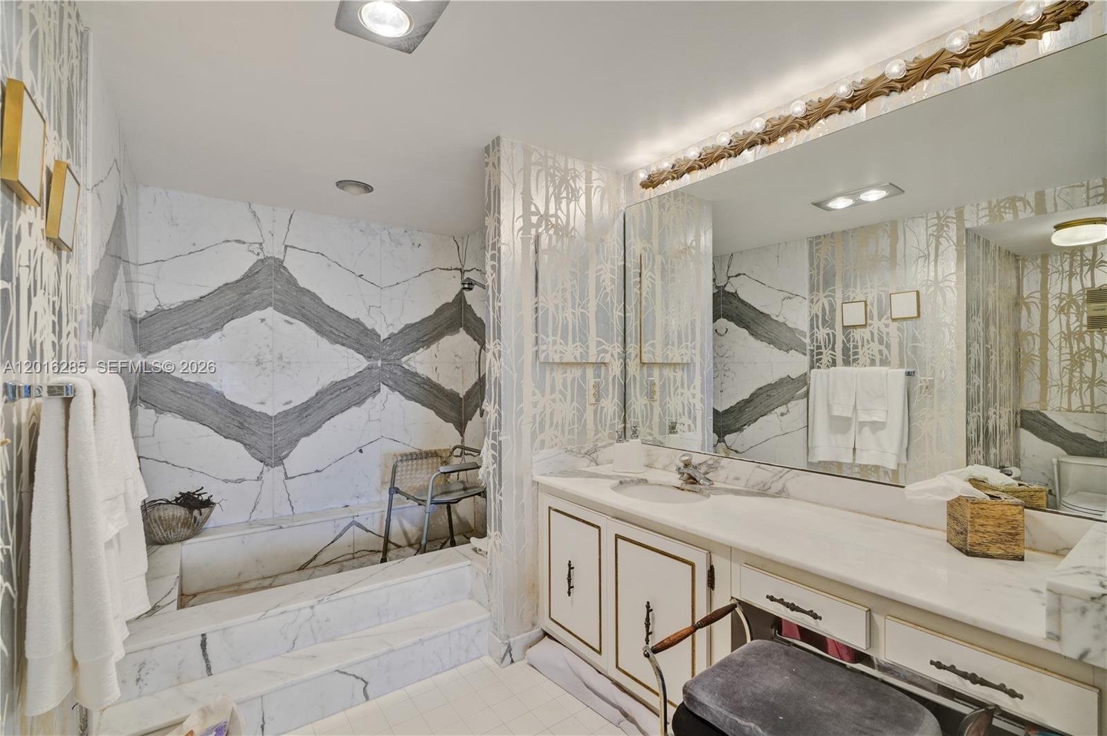 155 Ocean Ln Dr #707 Key Biscayne, FL 33149