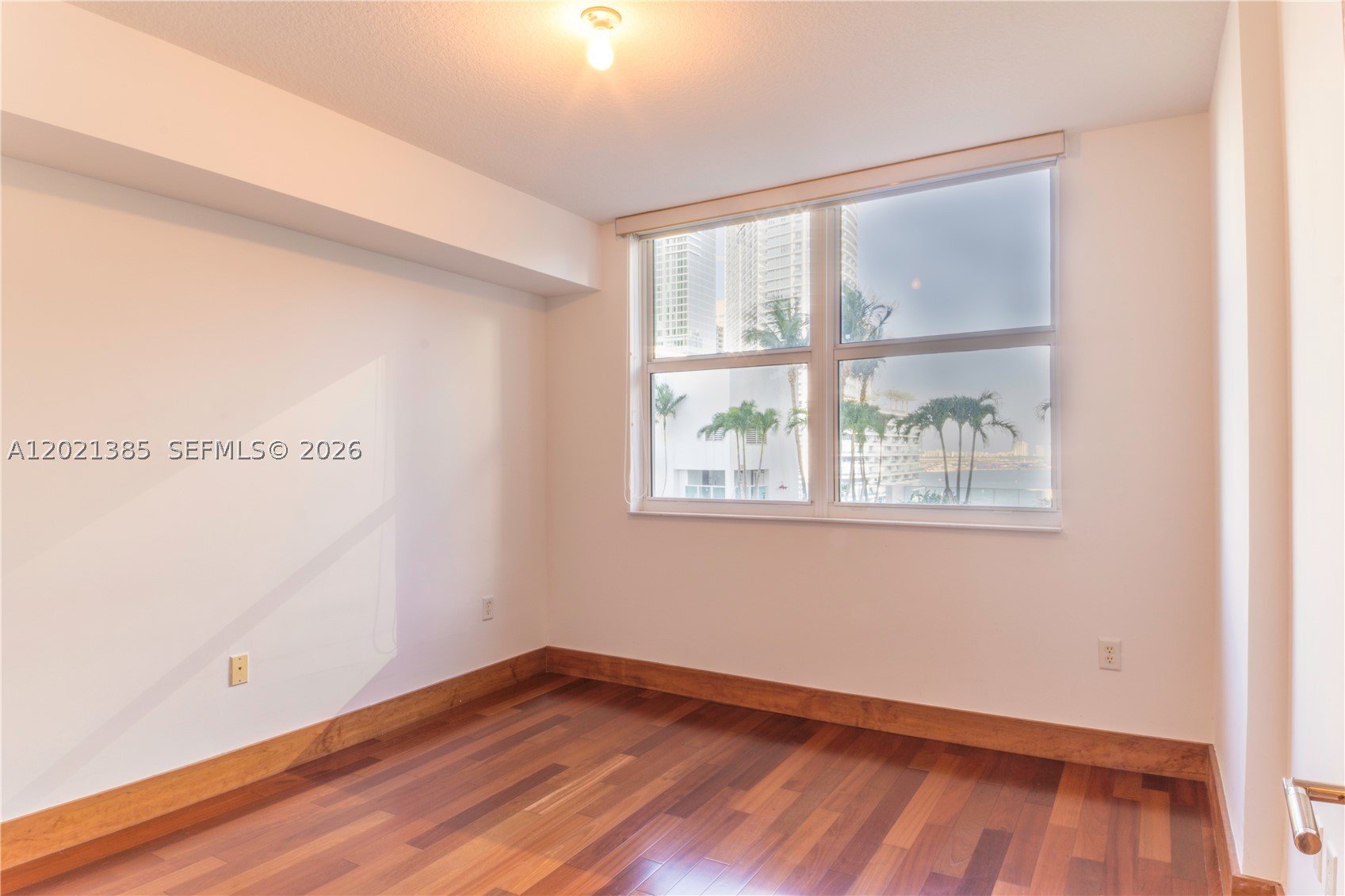 image Brickell on the River North9