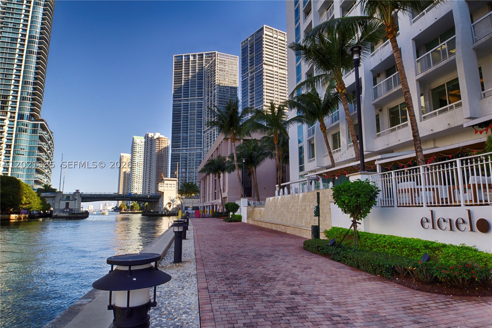 image Brickell on the River North11
