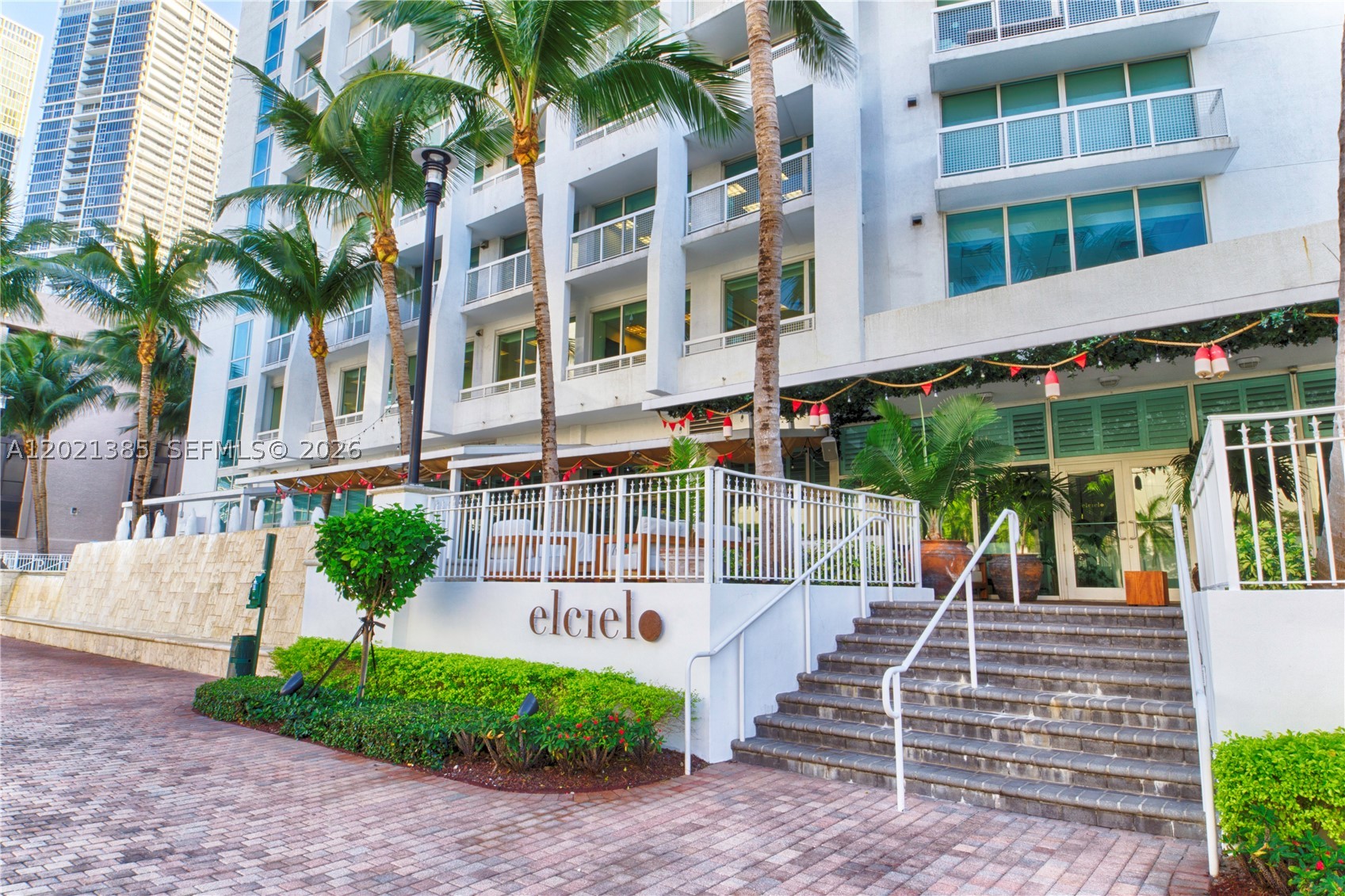 image Brickell on the River North12