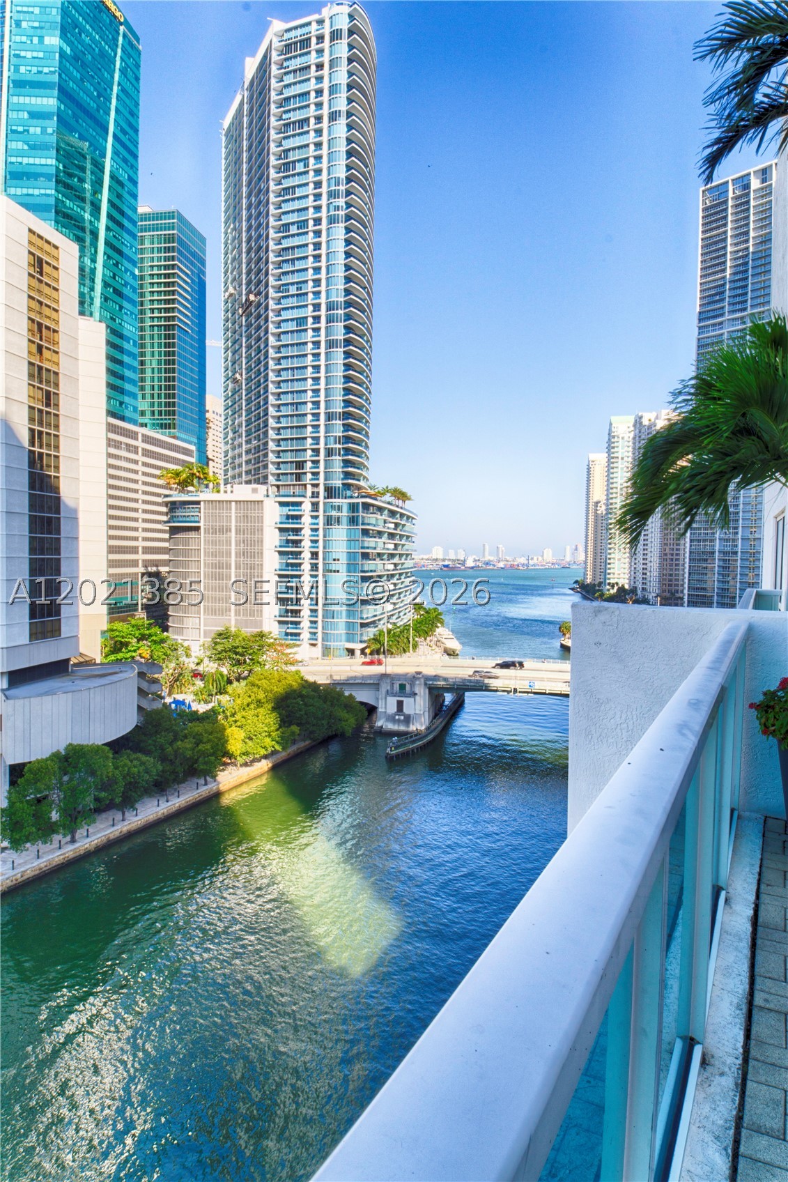 image Brickell on the River North26