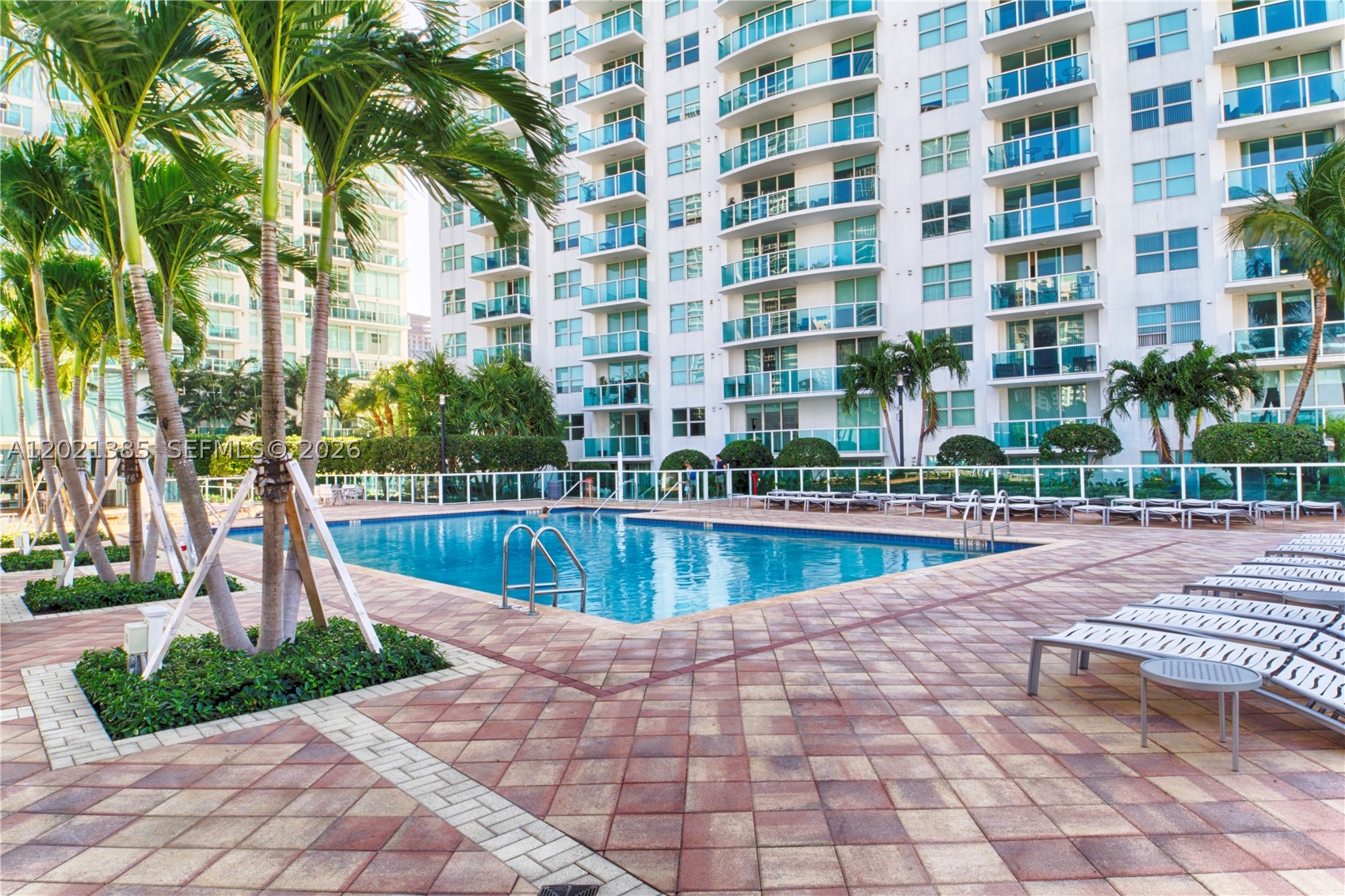 image Brickell on the River North27