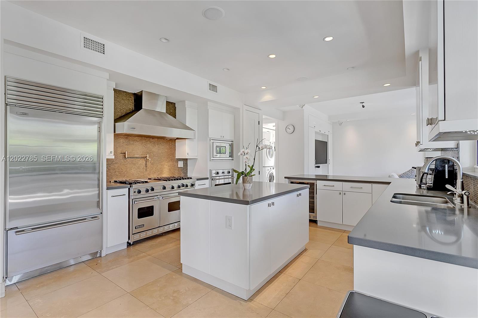 350 Redwood Ln Key Biscayne, FL 33149