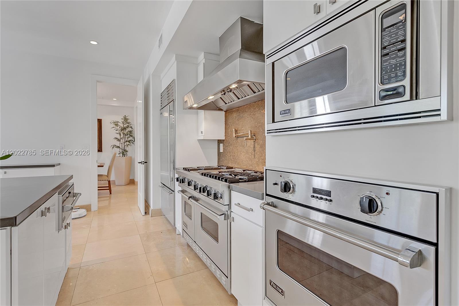 350 Redwood Ln Key Biscayne, FL 33149