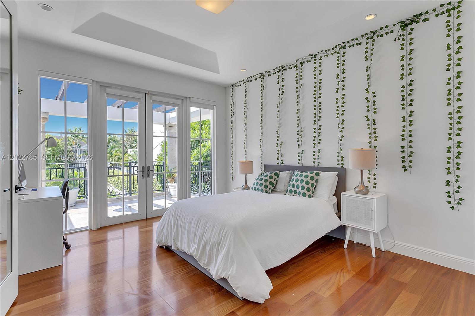 350 Redwood Ln Key Biscayne, FL 33149