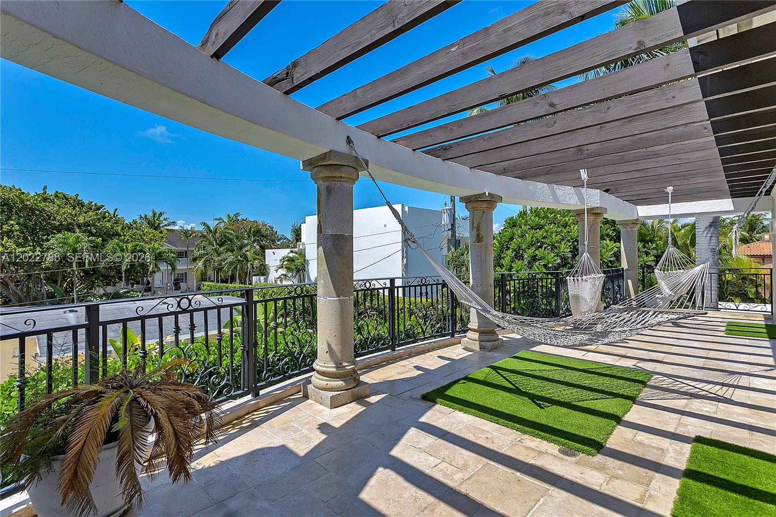 350 Redwood Ln Key Biscayne, FL 33149