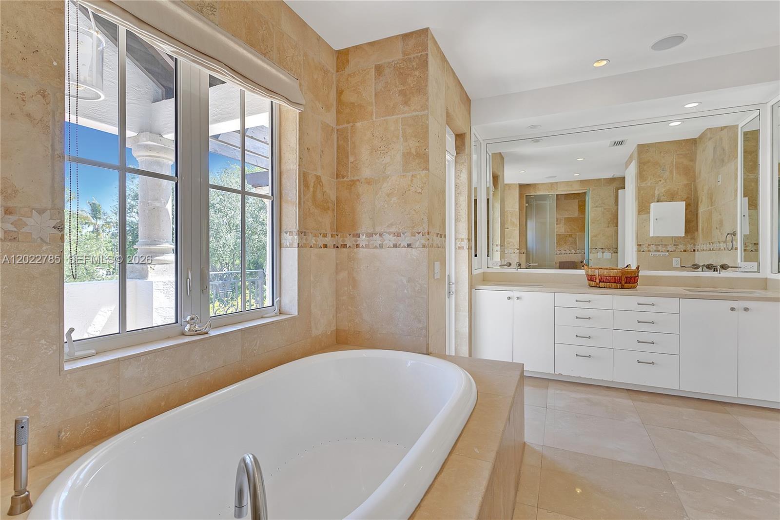 350 Redwood Ln Key Biscayne, FL 33149