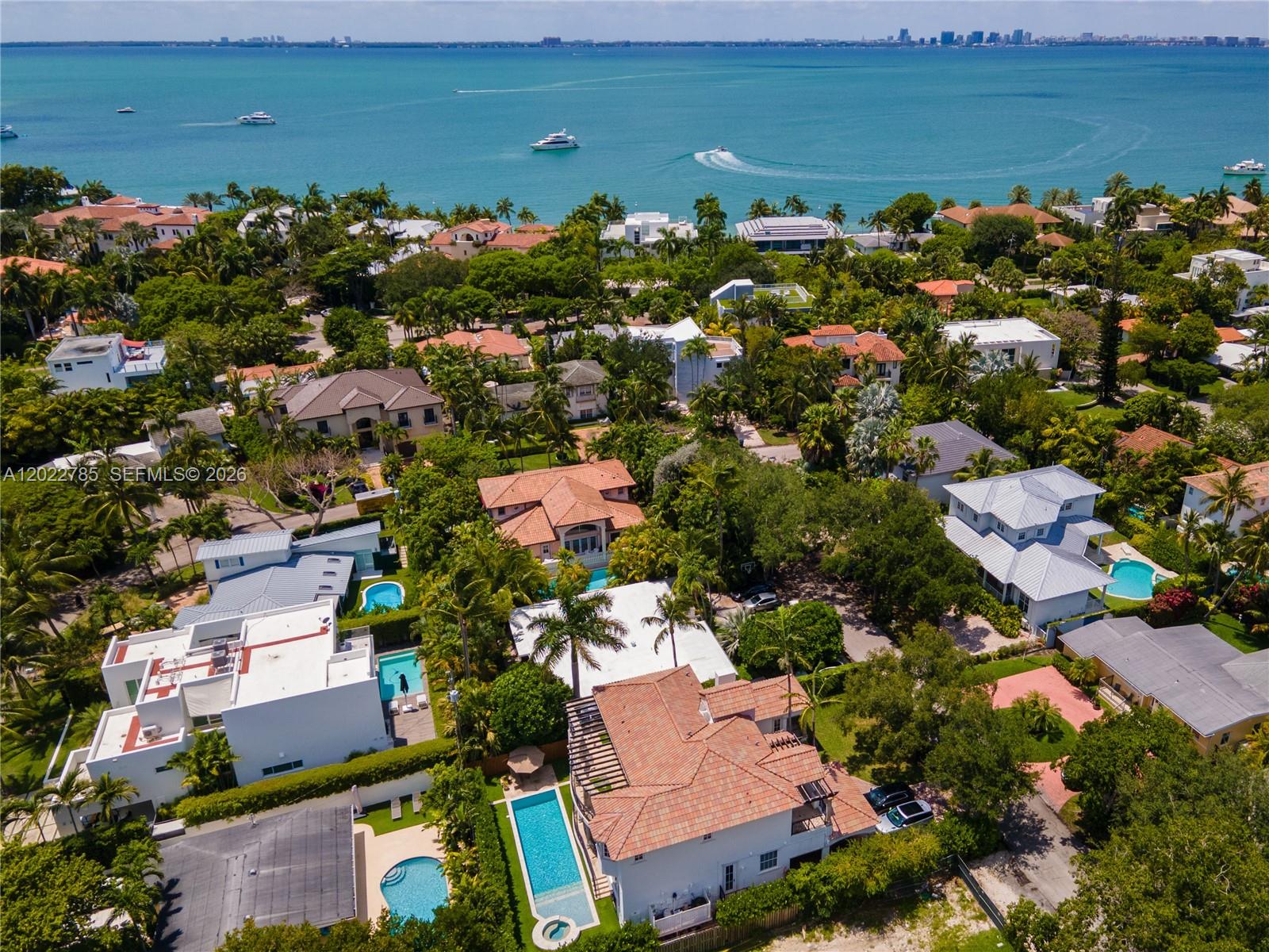 350 Redwood Ln Key Biscayne, FL 33149